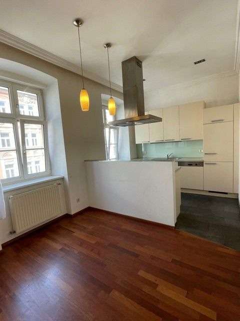 Helle, Schöne 2 Zimmer-Altbauwohnung, 60 M², € 650,-, (1050 Wien ...