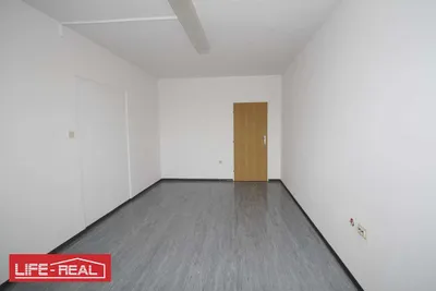 3-Zimmer-Gewerbeimmobilie mieten in Linz Land – 153 m², € 1.270 – Bild 6 von 7