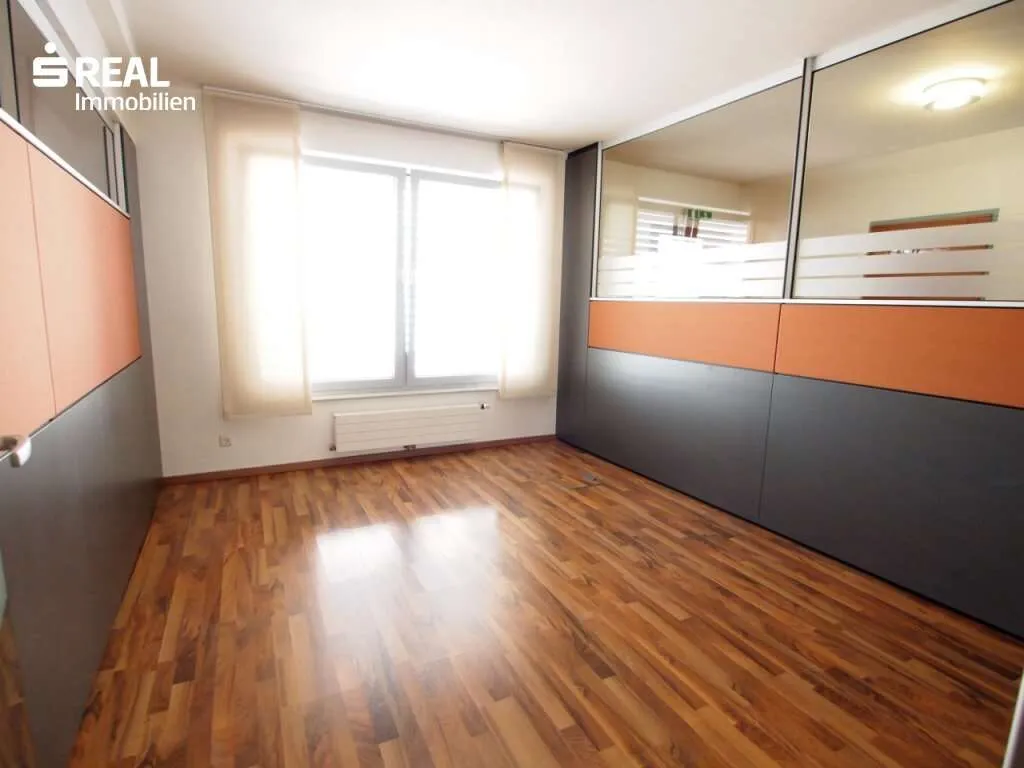 Exklusives 186m² Büro in der Fußgängerzone, ruhig, sonnig und mit bis zu 4 Parkplätzen möglich! - Ansicht 2