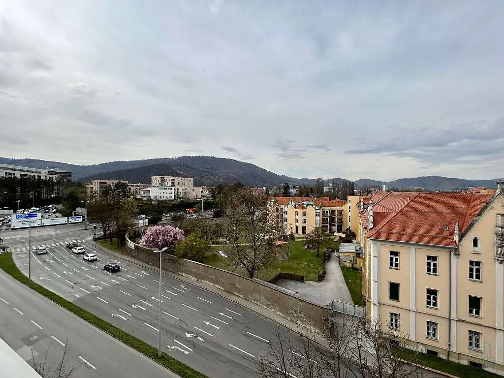Lichtdurchflutete, befristet vermietete 3-Zimmerwohnung - Ansicht 2