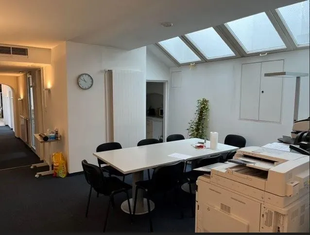 großräumiges Altbau-Büro in zentraler Lage - Stadtplatz Wels im 3.OG - mit kompletter Büro- und Küchenausstattung - Ansicht 3