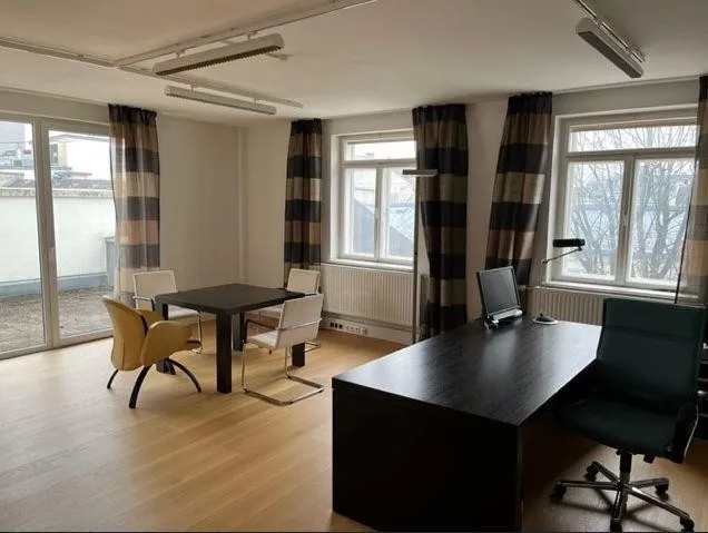 großräumiges Altbau-Büro in zentraler Lage - Stadtplatz Wels im 3.OG - mit kompletter Büro- und Küchenausstattung - Ansicht 2