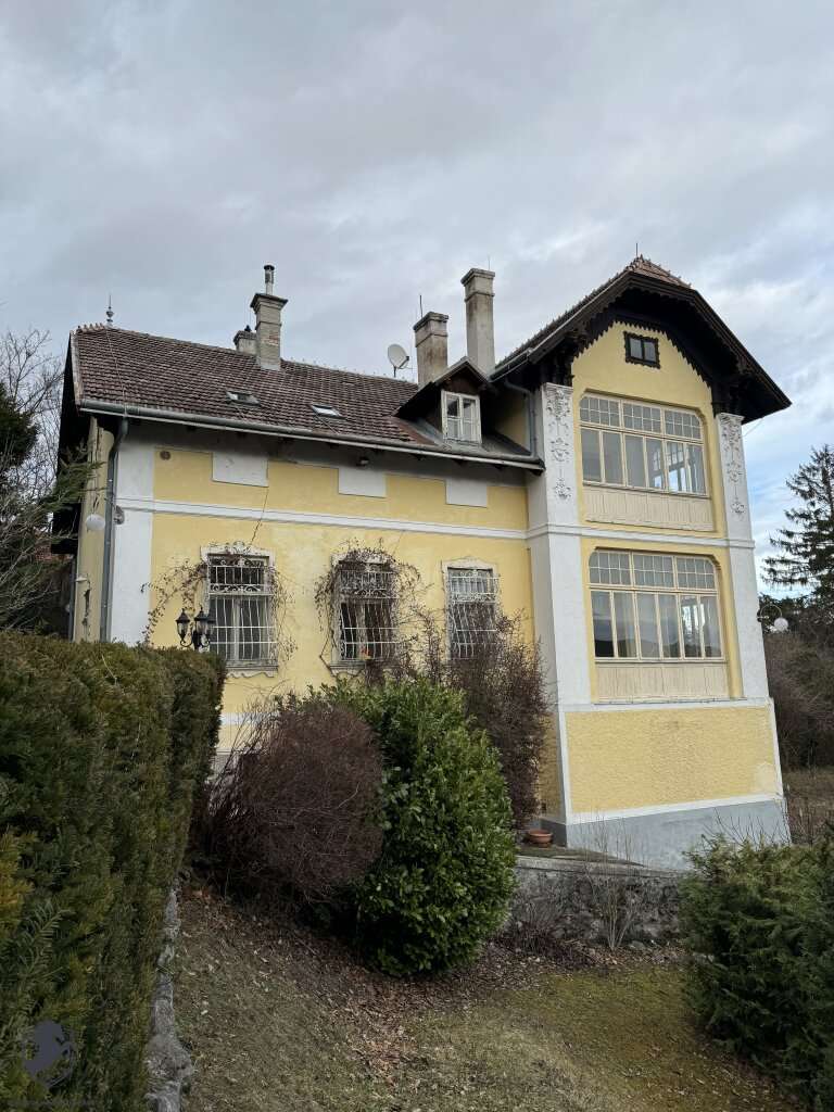 Herrenhaus In Idyllischer Lage - Perfekte Investitionsmöglichkeit In ...