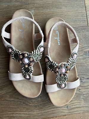 Louis Vuitton Sandalen Sommer Blogger IT-Piece LV Schuhe / Schlappen Lock  it flat mules Gr 41, € 299,- (4633 Breitwies) - willhaben