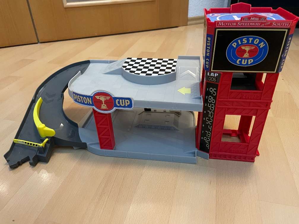 Disney Pixar Cars Piston Cup Racing Garage, € 15,- (1230 Wien