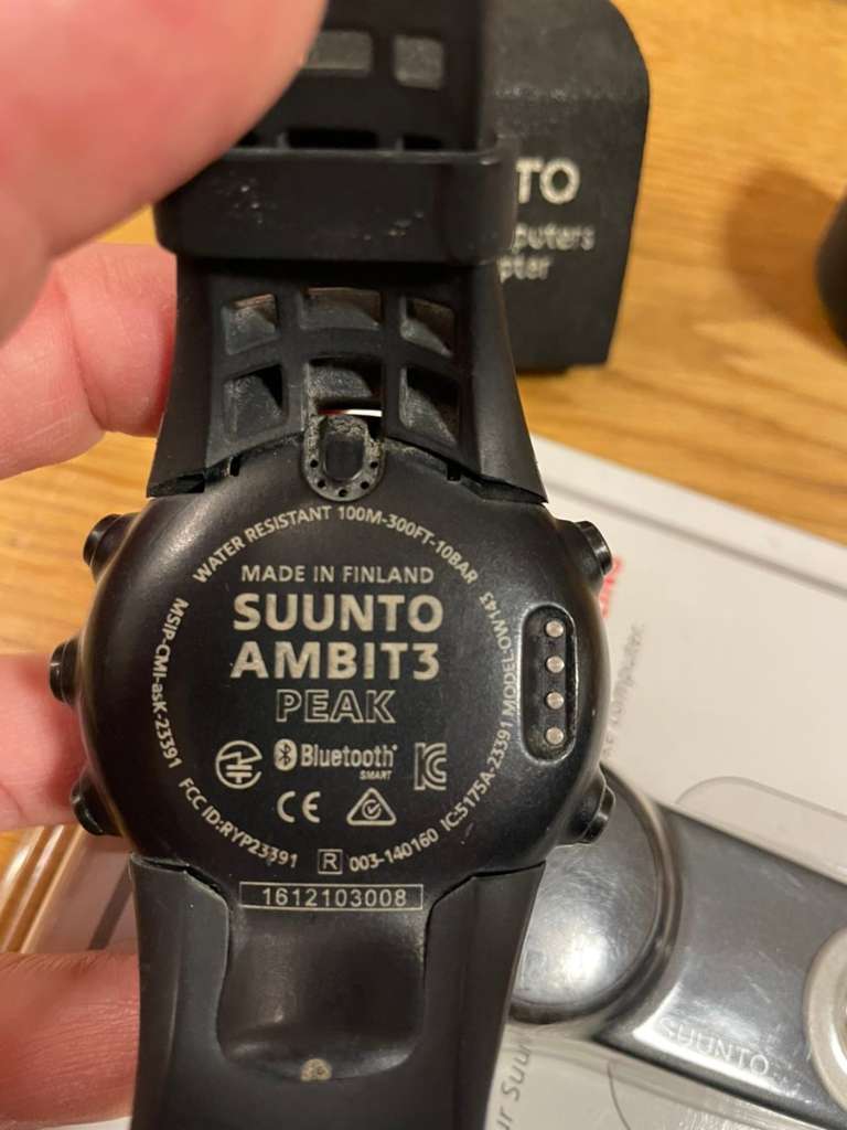 Suunto Ambit 3 Peak mit Bikepod 2 Ladekabel u 1 Lenkerhalterung