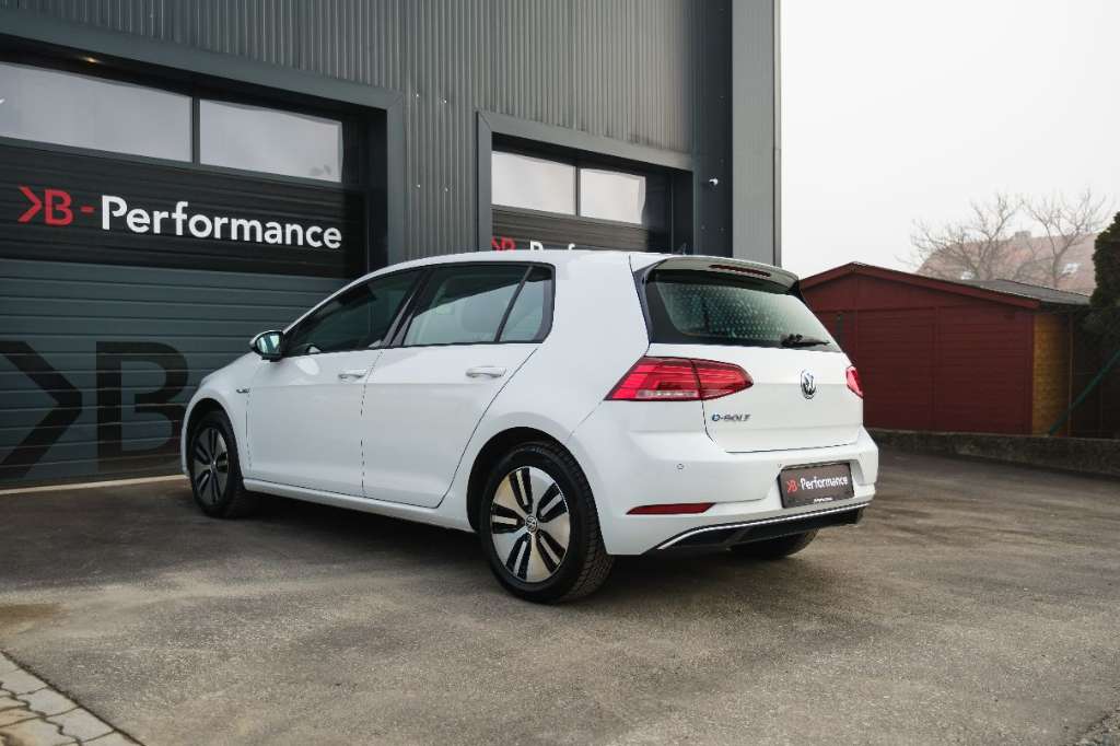 VW Golf e-Golf 35,8kWh (mit Batterie) Limousine, 2017, 73.000 km, €  16.300,- - willhaben