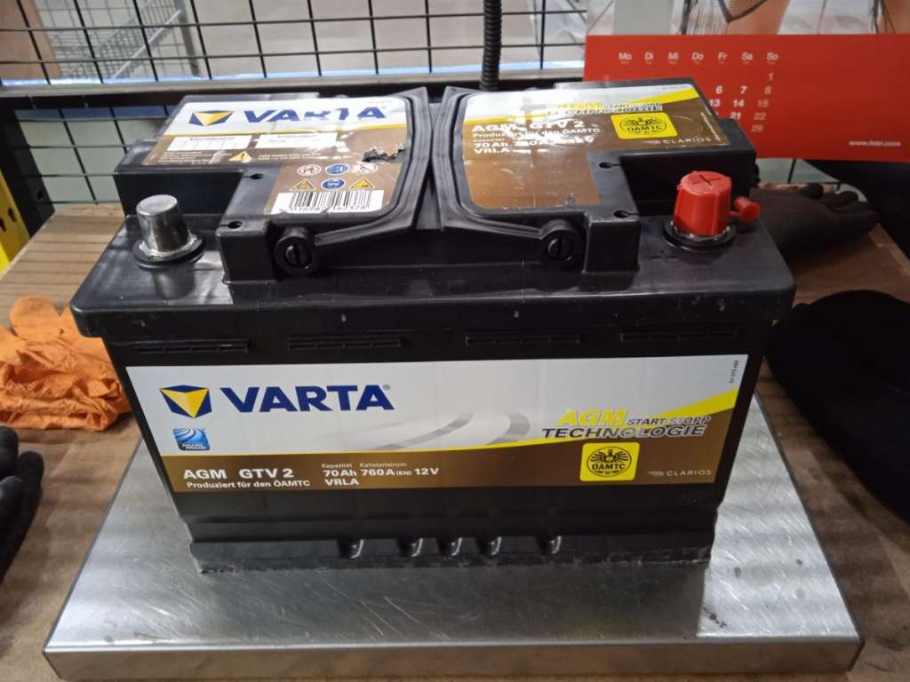 Autobatterie Varta 70Ah 760 A, € 89,- (5165 Berndorf bei Salzburg) -  willhaben