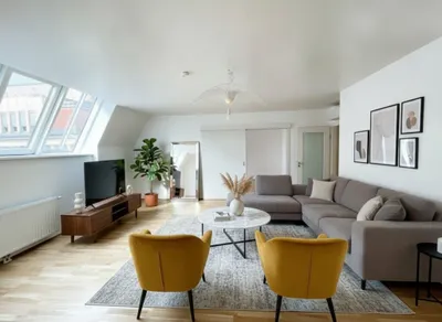UNBEFRISTET: Top-Lage beim Stephansplatz: Moderne, klimatisierte Dachgeschoßwohnung im stilvollen Haus / Prime location near Stephansplatz: a modern, air-conditioned penthouse flat in a stylish buil – Bild 2