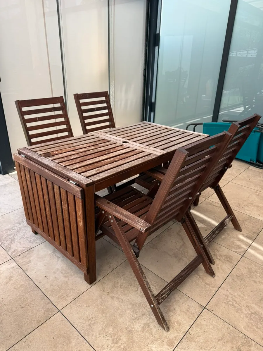 IKEA Holz-Gartentisch mit 4 Stühlen inkl. Polster, € 100,- (6130 Schwaz)