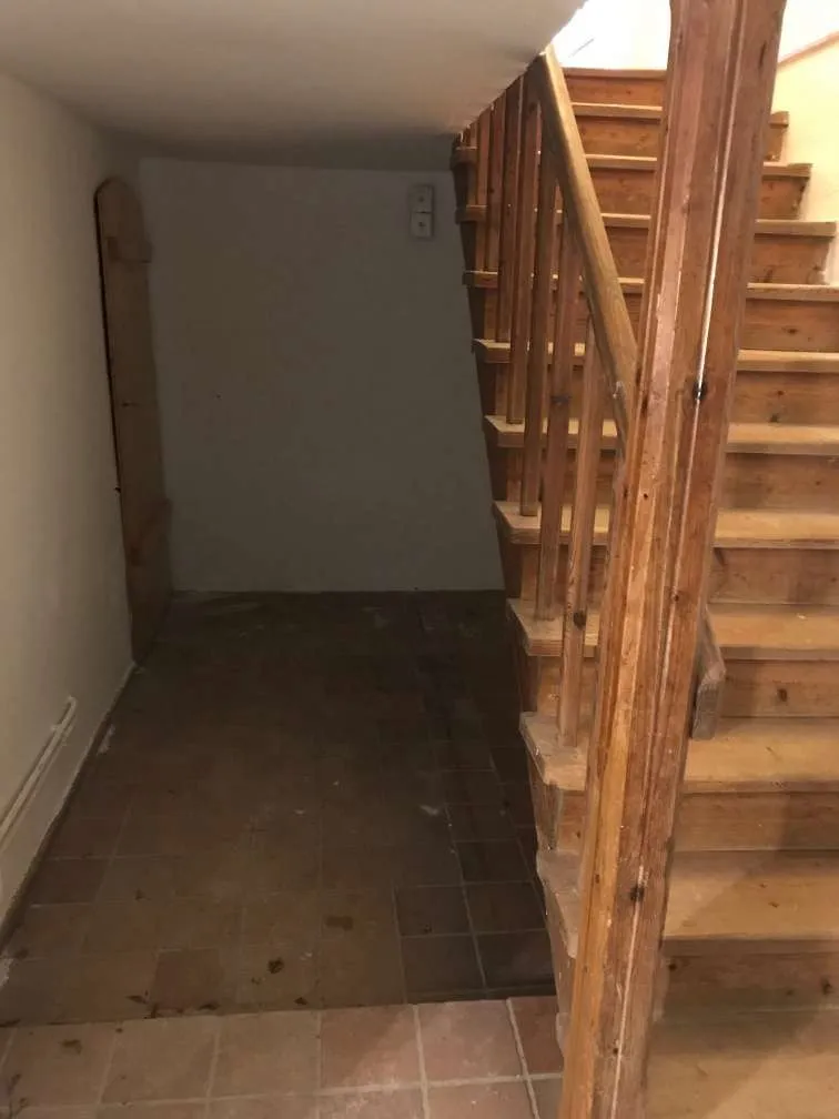 Ruhige 500m² Garten-Wohnung + Autostellplätze zu vermieten - Поглед 2