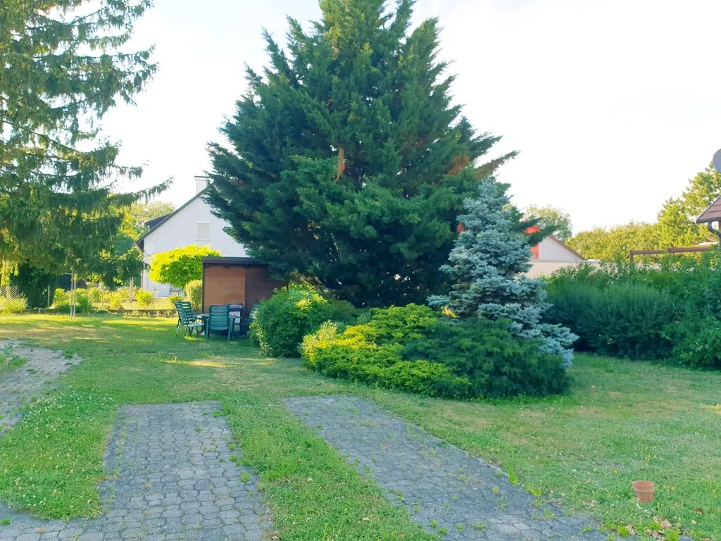 Zweifamilienhaus mit großem Garten zu verkaufen! - Ansicht 2