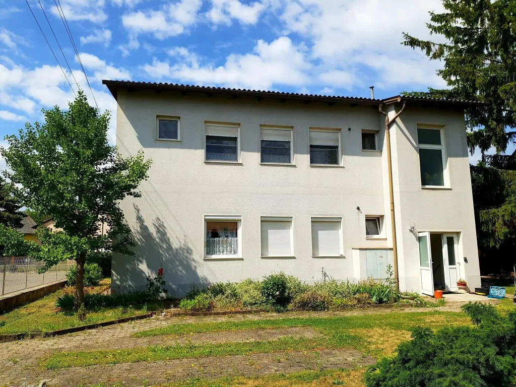 Zweifamilienhaus mit großem Garten zu verkaufen! - Ansicht 3