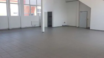 Gewerbeimmobilie mieten in Wiener Neustadt – 174 m², € 1.490 – Bild 2 von 17