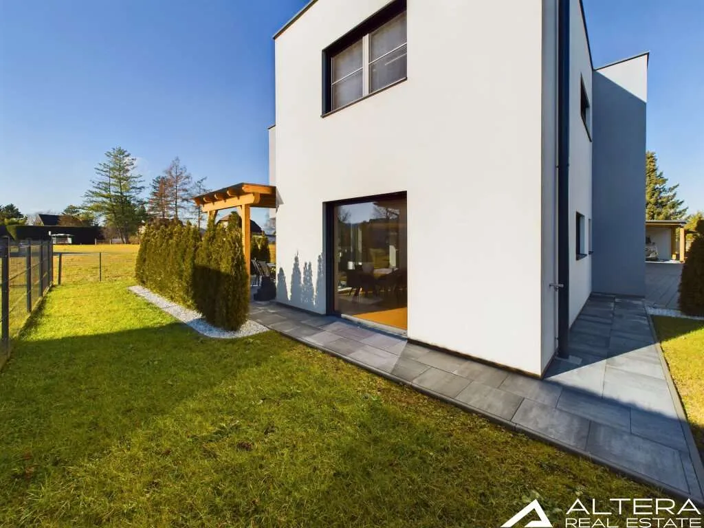Lichtdurchflutetes Traumhaus in Wildon!! Moderne, innovative Bauweise, Garten und Doppelcarport!! - Ansicht 2