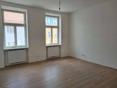 Unbefristete topsanierte Wohnung.
