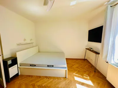 Ausgestattete, möblierte Wohnung mit Whirlpool, Kaminofen und Blick in den ruhigen Innenhof – Bild 3