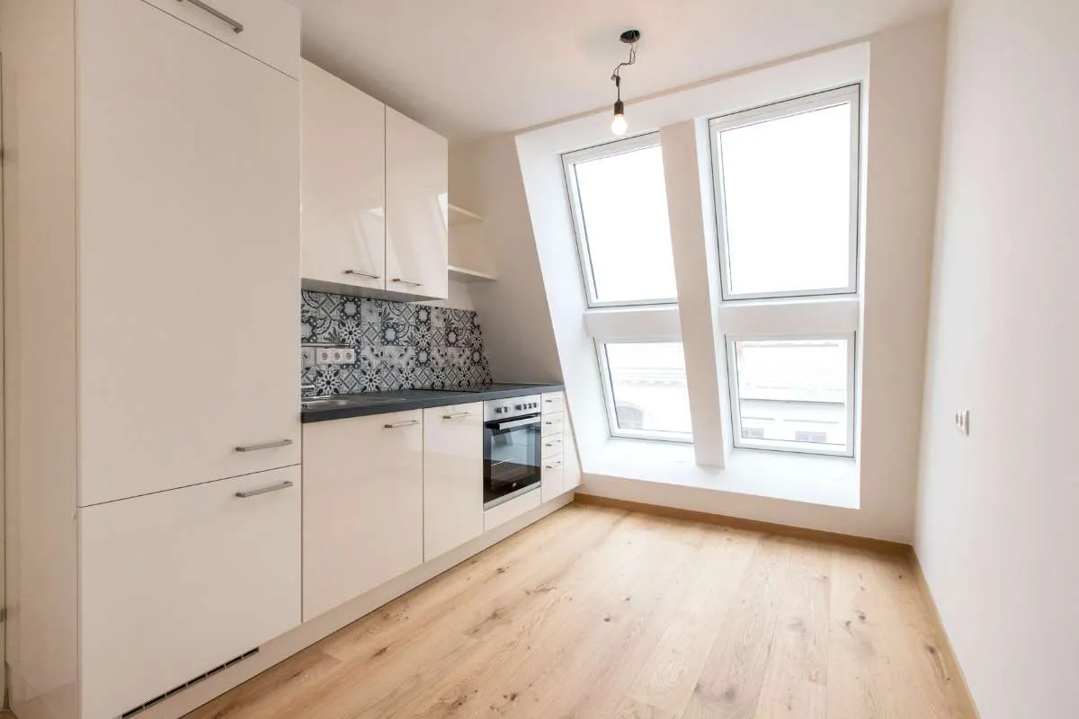 1180 | 2 Zi | 42 m² | Sonnige Dachgeschosswohnung mit Westbalkon - absolut ruhig, ideale Anbindung, Wien