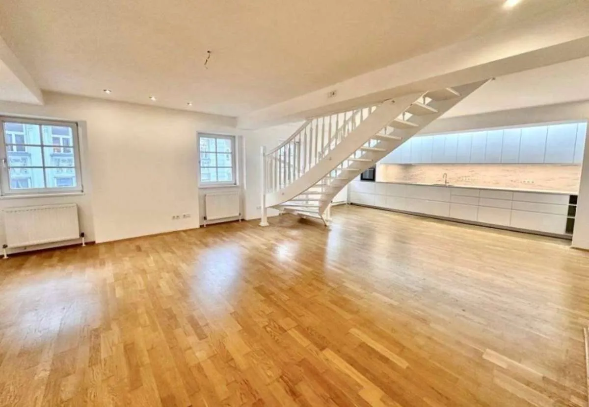 Renovierte Dachgeschosswohnung im 9. Bezirk - PROVISIONSFREI !! - Ansicht 2