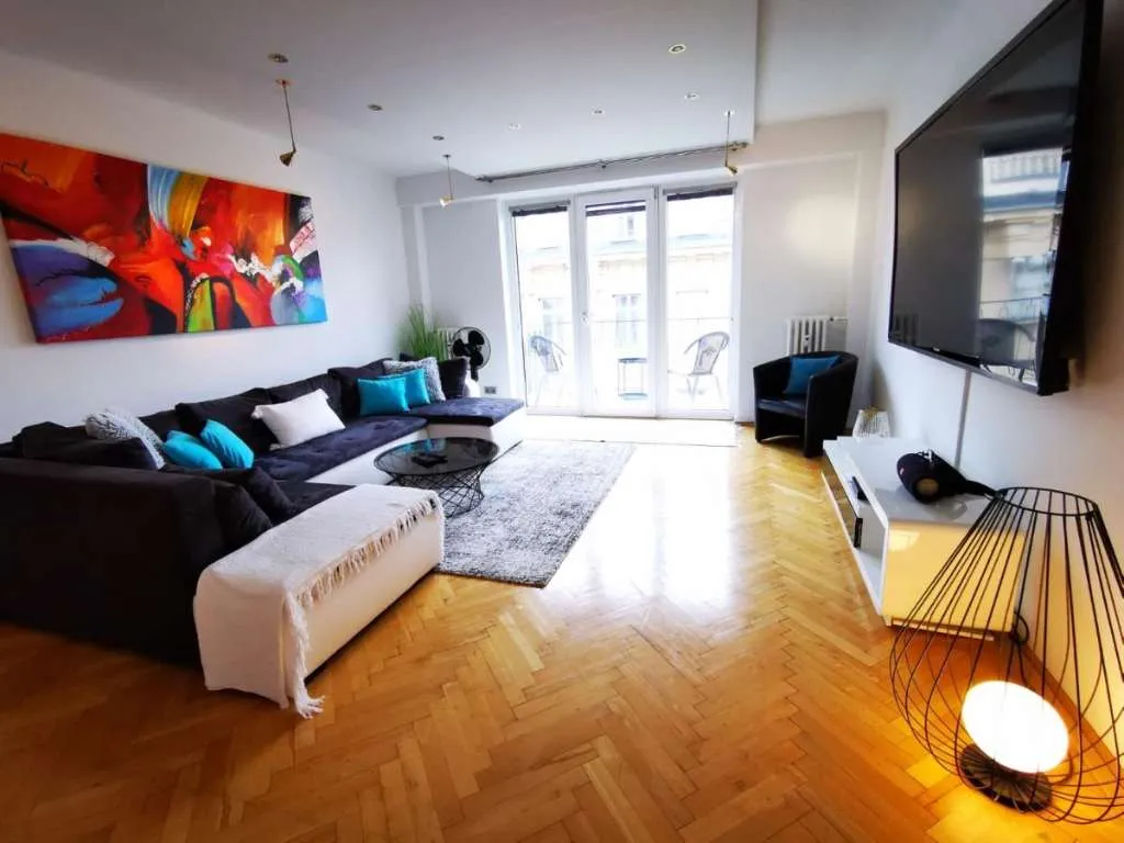 PRIVAT - Zentrumswohnung Klagenfurt + Balkon + 80 zoll TV - befristete Vermietung - ideal für Studenten - Ansicht 2