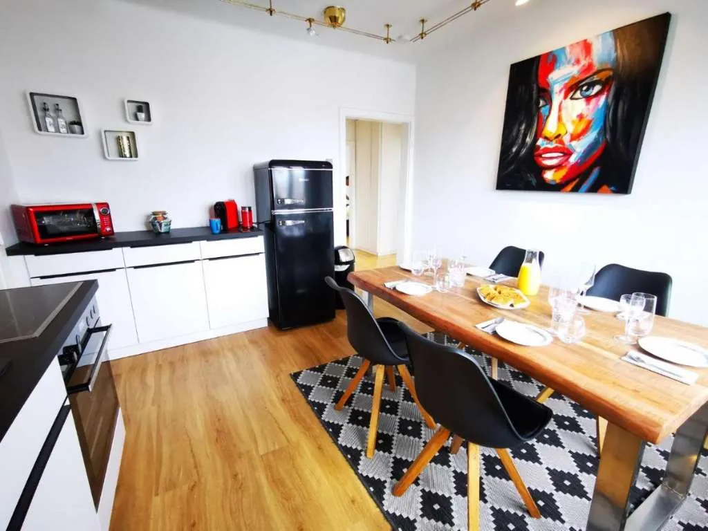 PRIVAT - Zentrumswohnung Klagenfurt + Balkon + 80 zoll TV - befristete Vermietung - ideal für Studenten - Ansicht 3