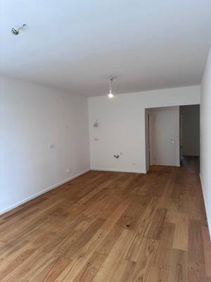 Außergewöhnliche 3-Zimmer Wohnung mit Loggia, Dachterrasse mit Pool, Erstbezug nach Renovierung – Bild 3