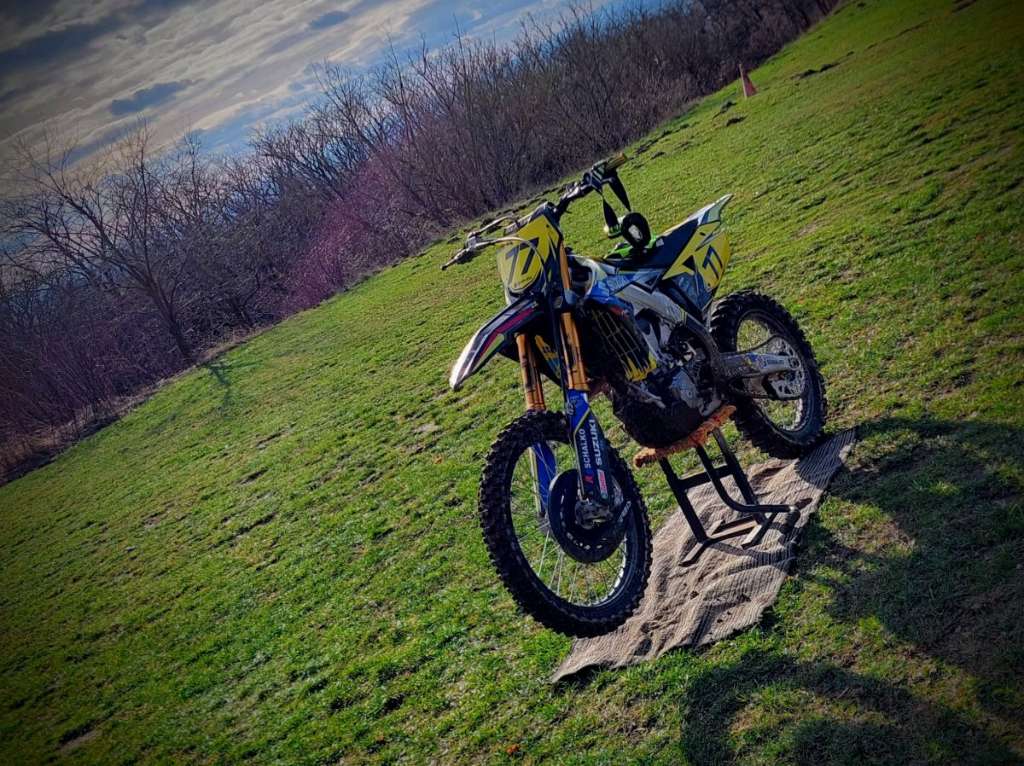 Suzuki RMZ450 Motocross