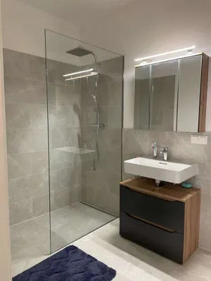 + NEU+ NÄHE BUSHALTESTELLE POLGARSTRASSE 44.5M2 2-ZIMMERWOHNUNG PLUS 10M2 BALKON INKL HOCHWERTIGER KÜCHE UND KELLERABTEIL – Bild 3
