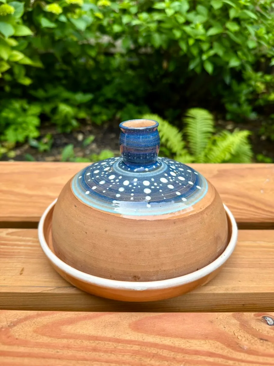 Handgetöpferte Keramik-Butterdose - Blau / Naturtöne, € 15,- (8010 Jakomini)