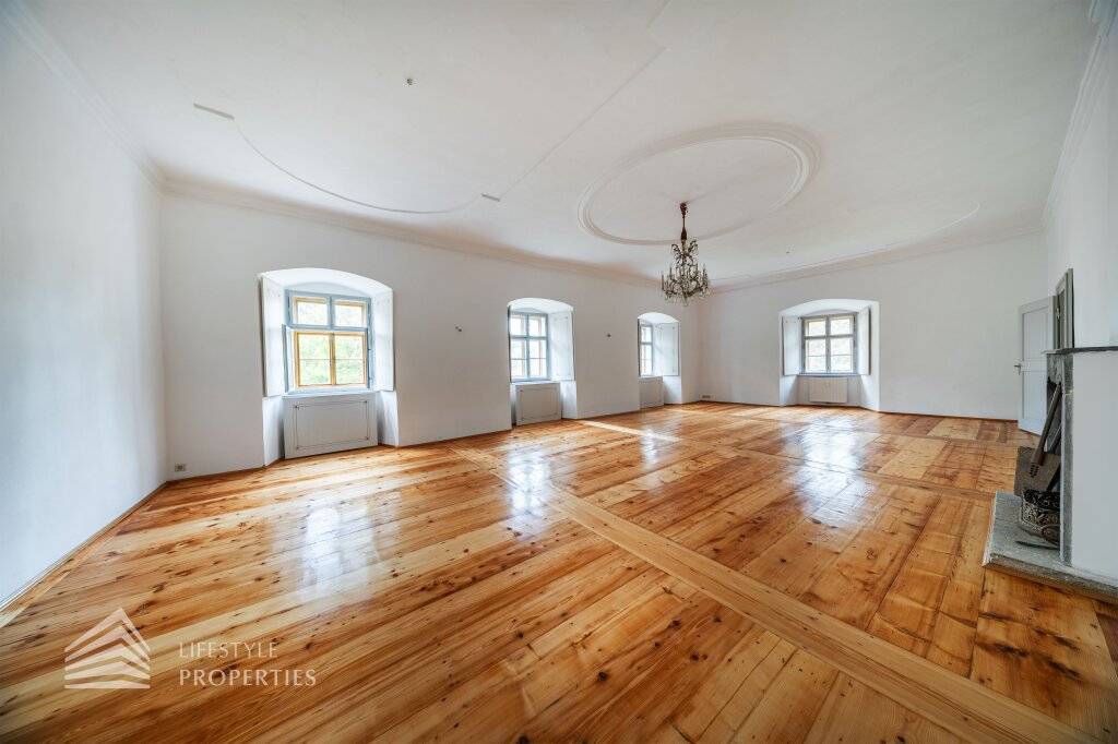 Residieren im Schloss! 3-Zimmer Wohnung in Ebergassing, Ebergassing