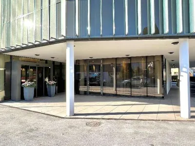 Gewerbeimmobilie mieten in Salzburg-Umgebung – 200 m², € 4.000