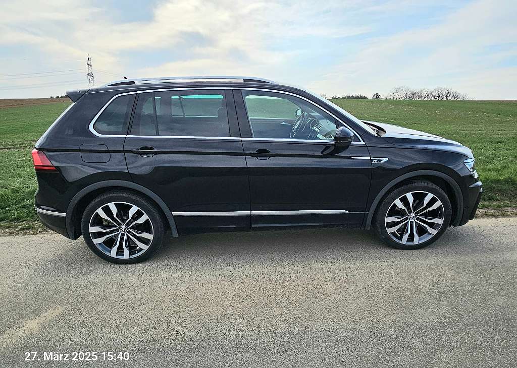 VW Tiguan 2,0 TDI SCR Comfortline R-LINE NAVI AHK LED und viele EXTRAS mehr SUV / Geländewagen