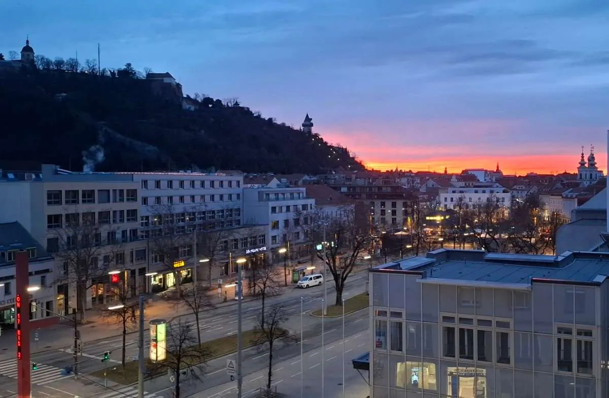 Wohnen mit Schlossbergblick - Helle 2-Zimmer-Wohnung am Lendplatz - Provisionsfrei - Ansicht 2