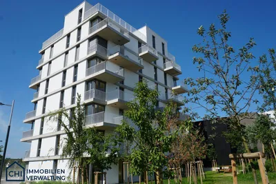 PROVISIONSFREI: Moderne 2-Zimmer-Oase mit Balkon im grünen "Wildgarten" (Rosenhügel) - Baujahr 2023