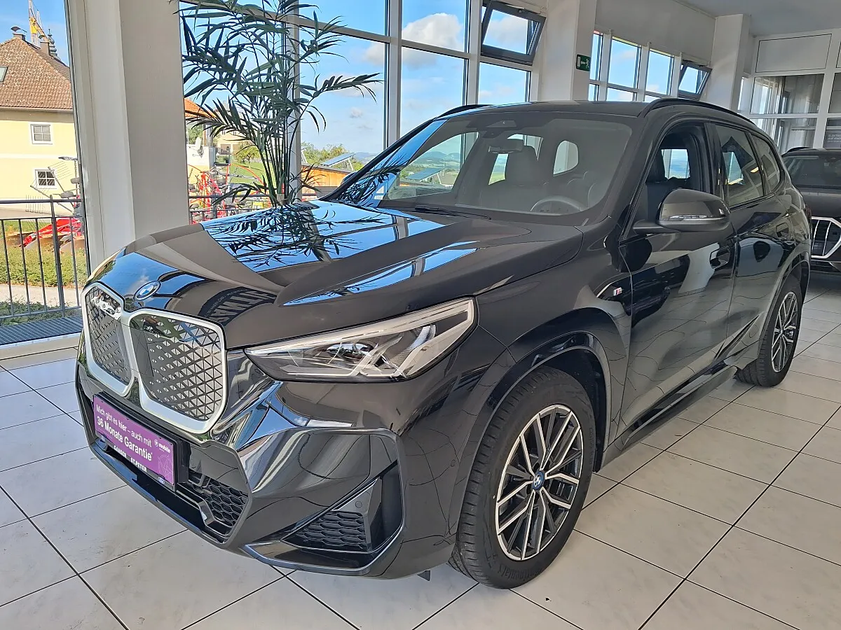BMW iX1