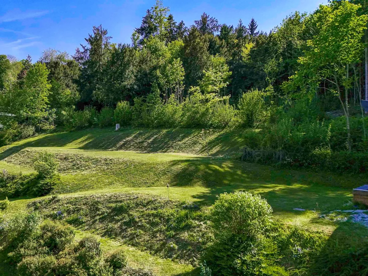 Logenplatz: Großes Grundstück mit Traunsee- & Traunsteinblick - Ansicht 2