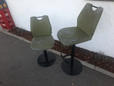 Zu verschenken: Barhocker - Sofas / Sessel