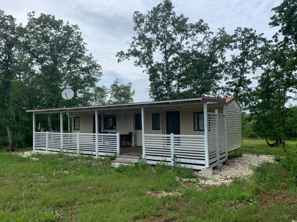Freizeitanlage in Betiga, Kroatien - 48m², Terrasse, Garten, 4 Stellplätze, nur 50.000EUR! - Ansicht 2