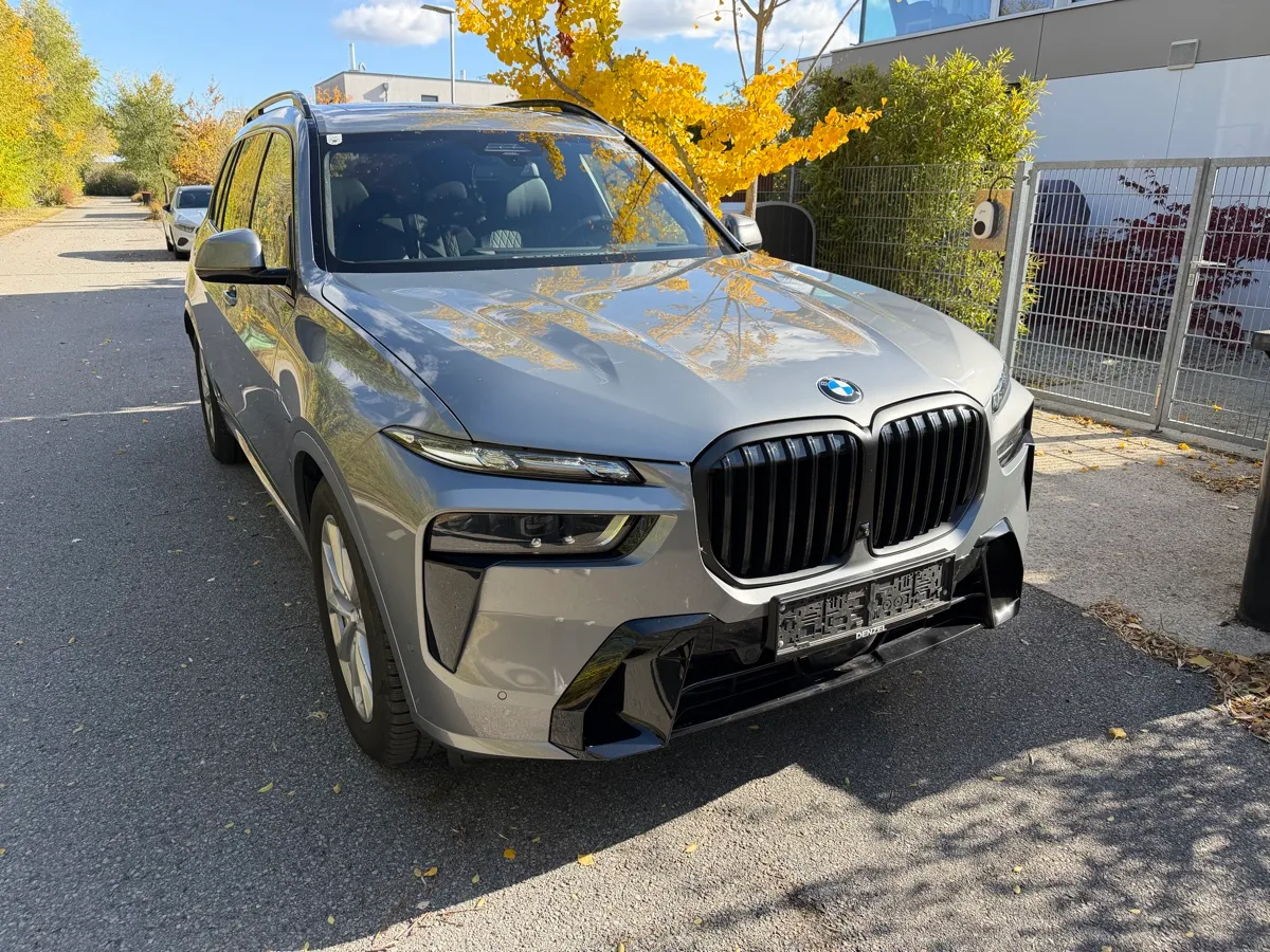 BMW X7 2025 photo 2