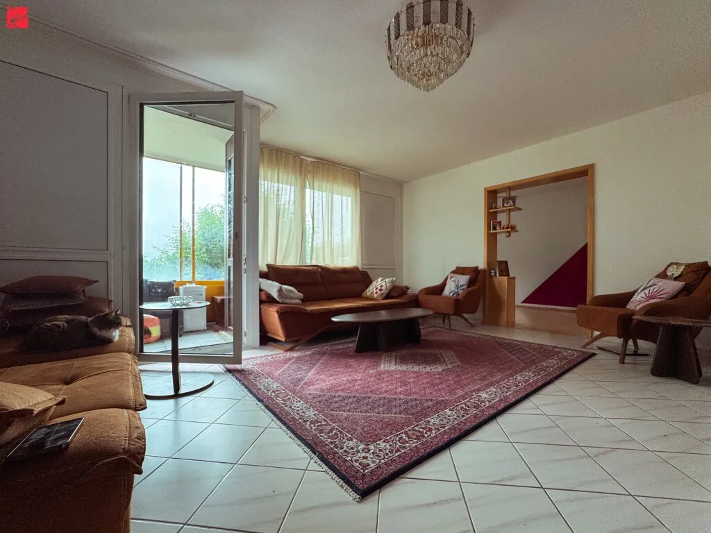 Großzügige Familienwohnung mit Loggia und Garage! - Ansicht 2