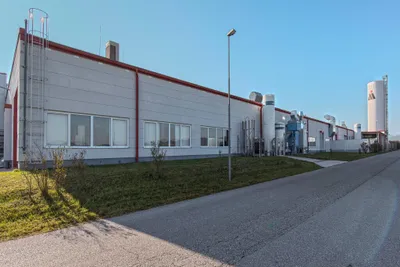 Gewerbeimmobilie mieten in Wiener Neustadt Land – 1 500 m², € 7 – Bild 4 von 9