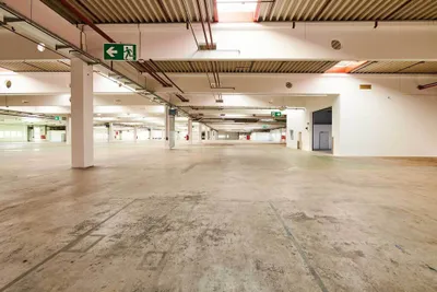 Gewerbeimmobilie mieten in Wiener Neustadt Land – 1 500 m², € 7