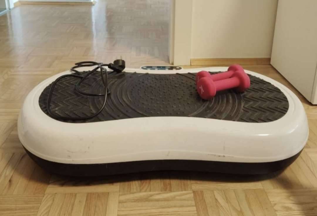 Fitness Vibration Platte inklusive Hanteln,  60,- (8091 Jagerberg) -  willhaben