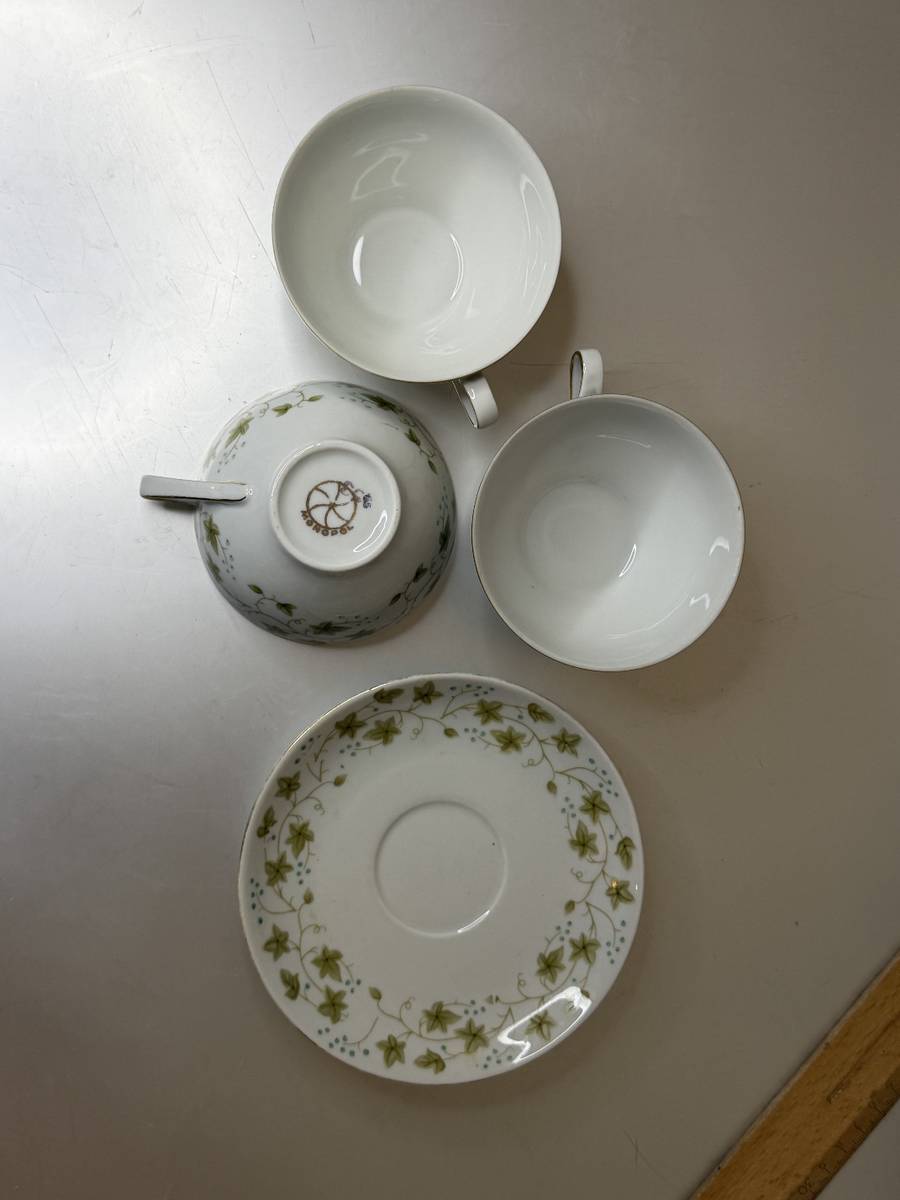 3x Tassen + 1 Untertasse Weimar Porzellan "MONOPOL" - Efeu-Dekor Vintage  DDR 60er/70er,  15,- (1130 Wien) - willhaben