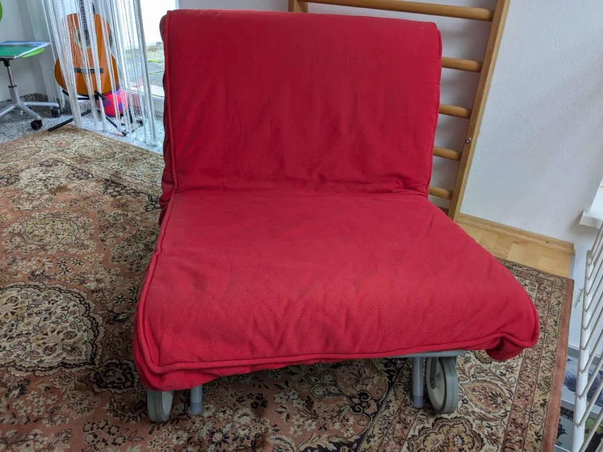 Ikea Lycksele Schlafsofa / Schlafsessel / Gästebett klappbar 1er rot, € 50,- (8010 Geidorf)