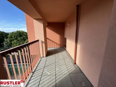 Charmante 2-Zimmer-Wohnung mit Loggia und schönem Ausblick – Bild 3