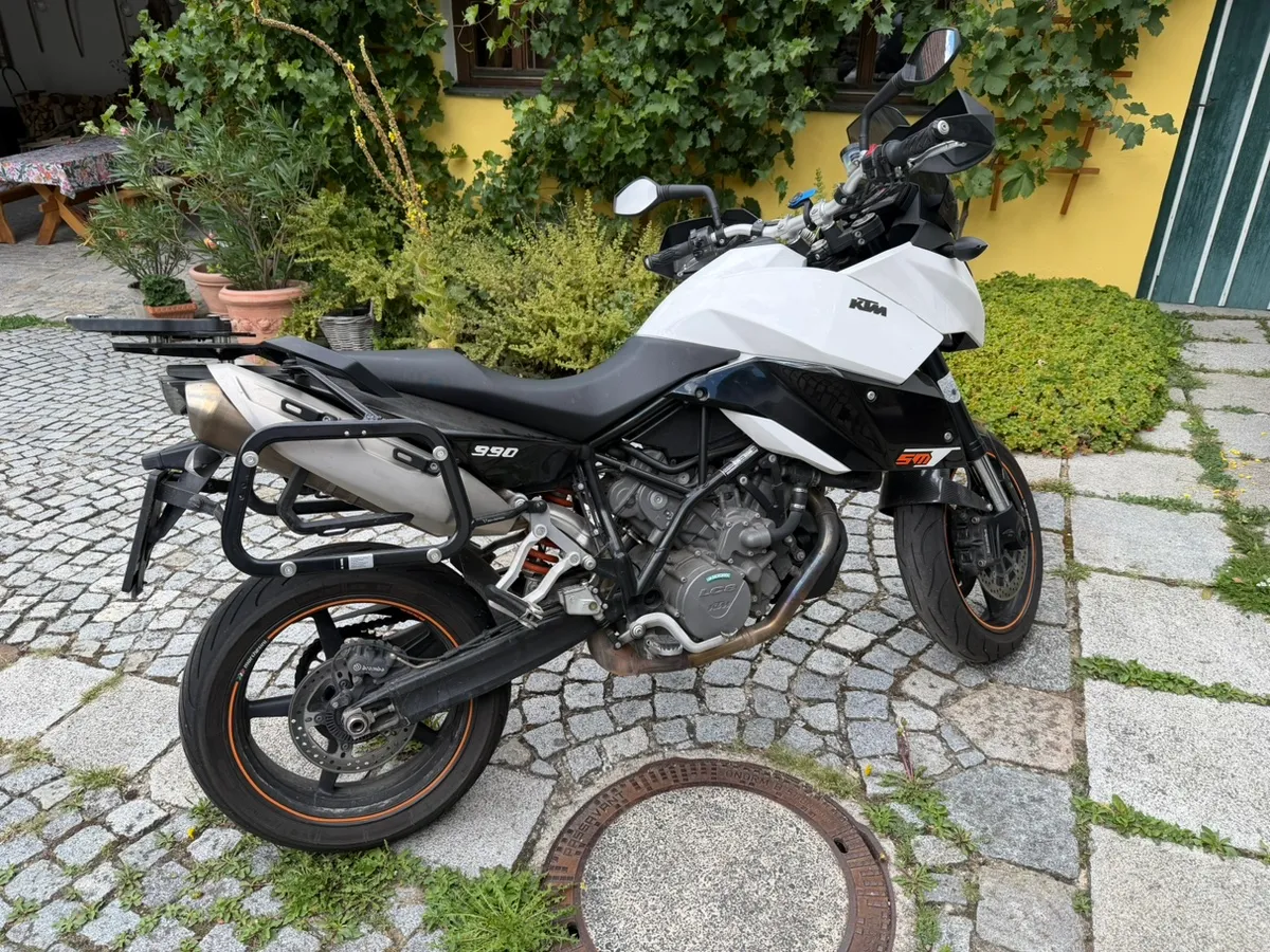 KTM 990