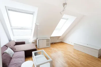 (reserviert) U1 Alte Donau, UNO City - helle Dachgeschosswohnung