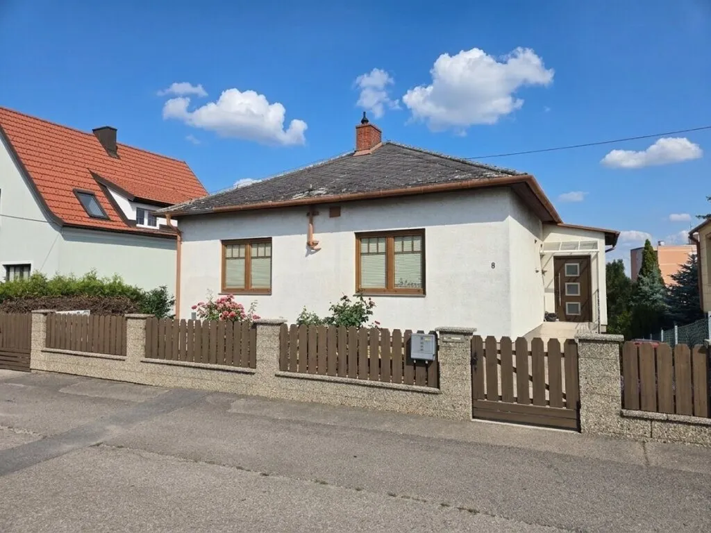 Ihr neues Zuhause in Hollabrunn - Teilmodernisierter Bungalow mit Keller, Garage und sonnigem Garten in beliebter Gartenstadtlage - Ansicht 2