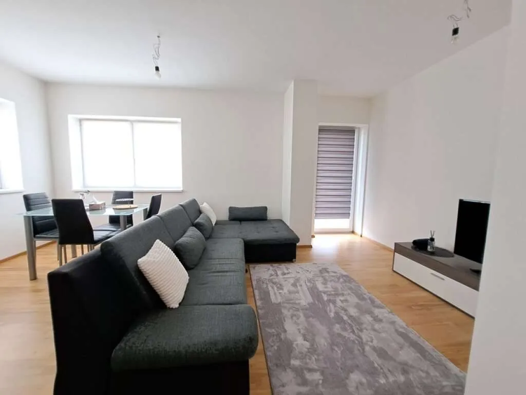 Tolle Erdgeschosswohnung mit Terrasse und Grünfläche, sehr gut vermietet - Ansicht 2